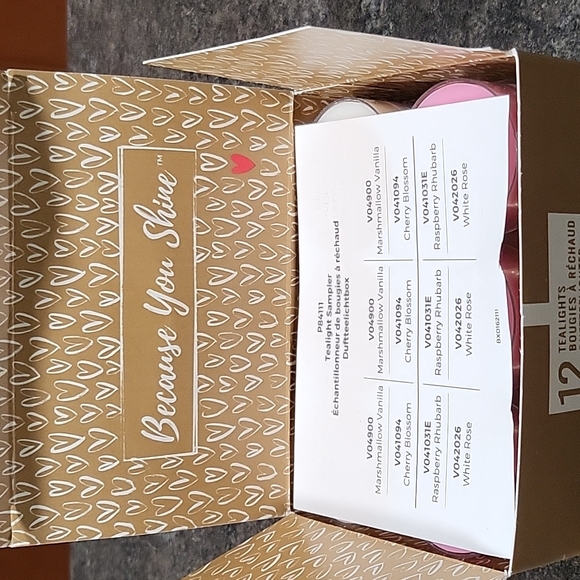 Partylite Tealight Holder and 12-Pack Sampler of Tealights - Picture 2 of 4